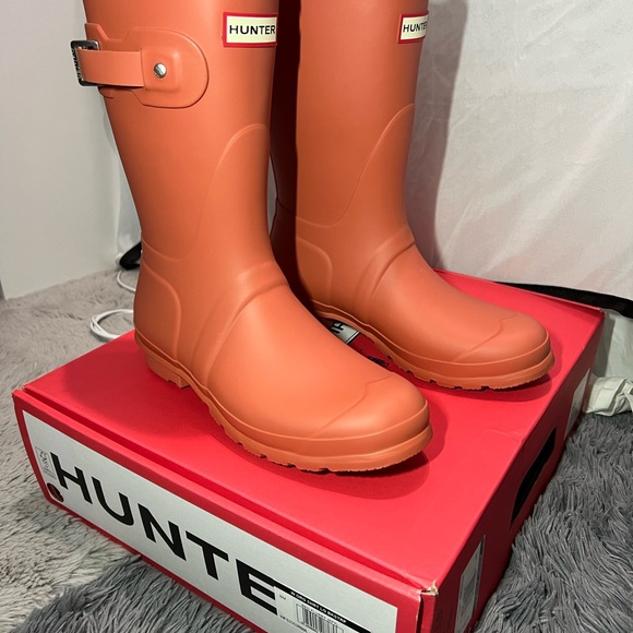 New Hunter Original Short Logo Rain Boots in Red Flurry - Picture 6 of 7